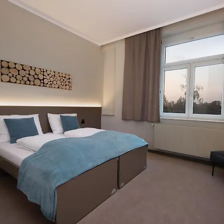 Campus Hotel *