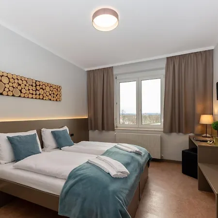 Campus Hotel *